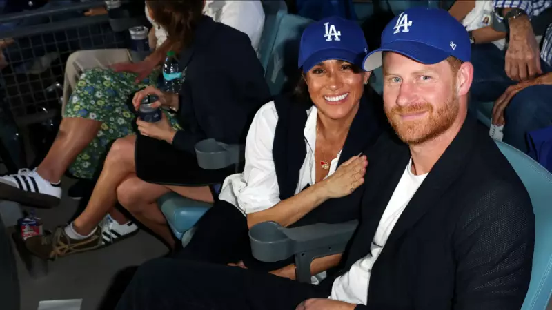 Príncipe Harry se desculpa por gafe com boné em jogo de beisebol