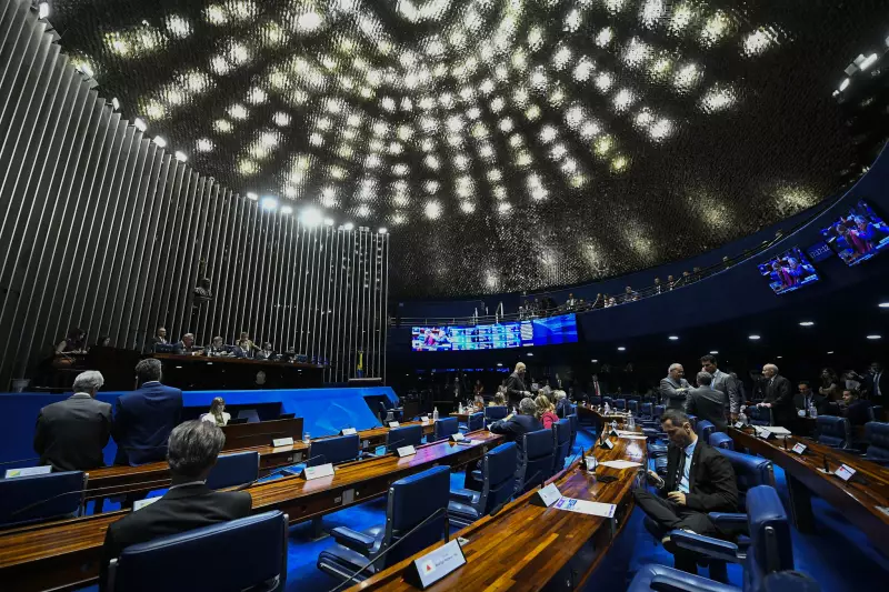 Senado avança com projeto para criar bancada cristã com direitos de líder