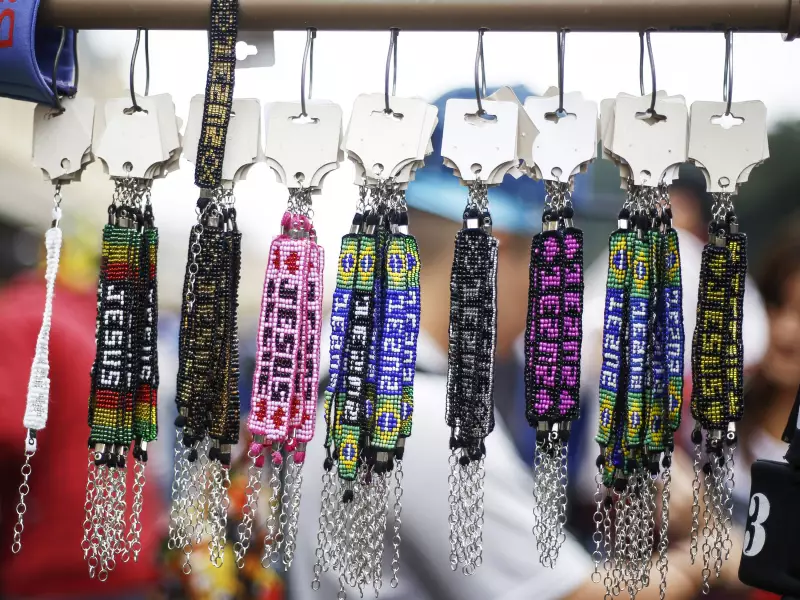 Thalles Roberto canta hino do Flamengo na Marcha para Jesus e gera polêmica