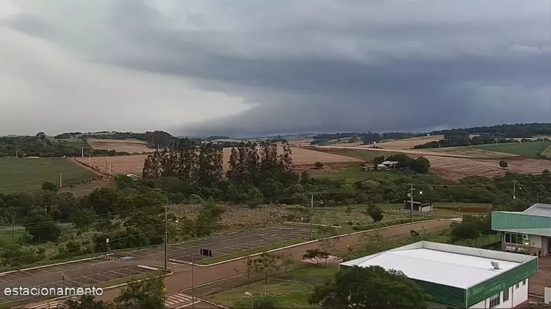 Tornado de 330 km/h devasta cidade no Paraná: 6 mortos e 90% dos imóveis destruídos