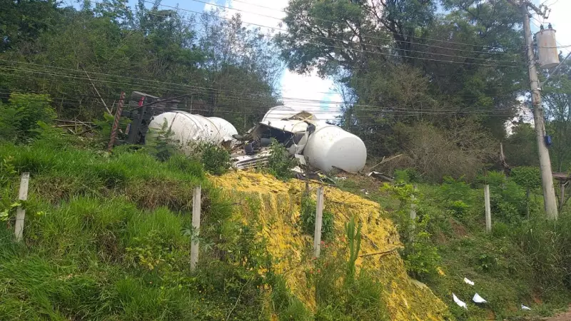 Tragédia nas Estradas: Caminhão Tomba e Motorista Morre em Acidente na Rodovia de Amparo