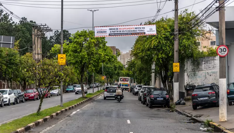 Trânsito em César de Sousa: Obras de Recapeamento na Dante Jordão Stoppa Exigem Atenção Redobrada