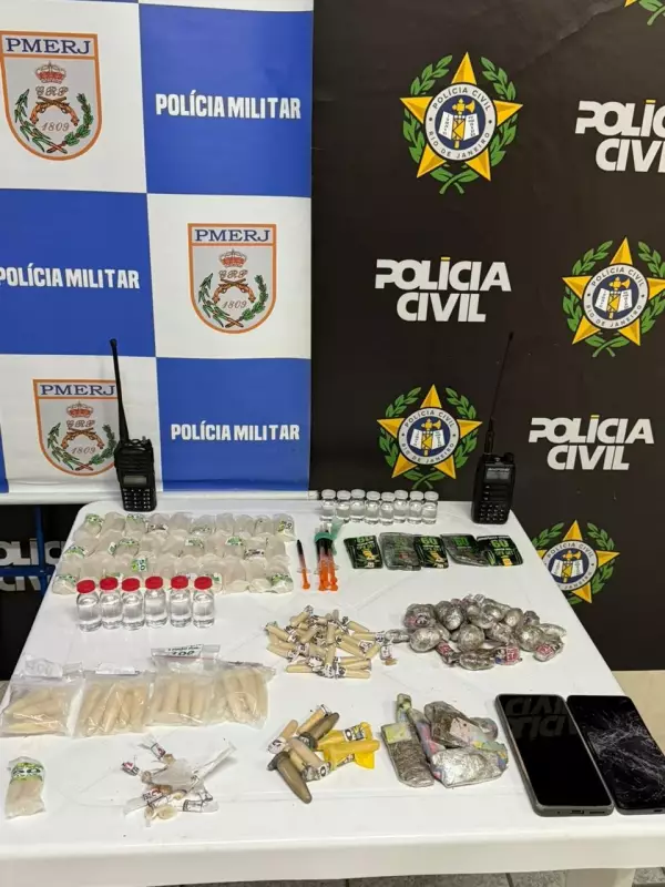Três presos por tráfico em Barra Mansa com 129 cápsulas de cocaína