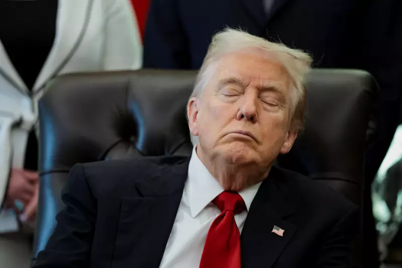 Trump fecha os olhos em evento da Casa Branca e imagens viralizam