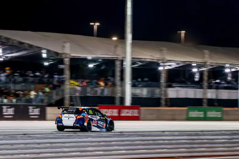 Vendaval arranca cobertura no Autódromo de Cuiabá durante Stock Car