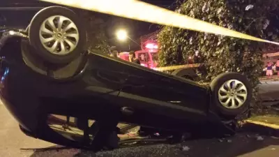 Jovem escapa ileso após capotar carro em avenida de Martinópolis; veja detalhes