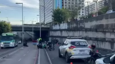 Motociclista de 28 anos morre após ser fechado e bater em poste em Fortaleza
