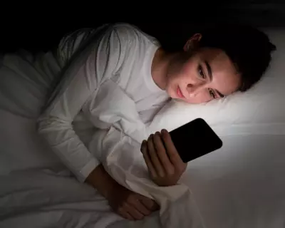 Vício em Redes Sociais: Estudo Revela que Dormir Tarde Aumenta Risco Entre Jovens