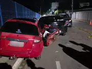 Acidente com 3 carros deixa mulher presa às ferragens em Rio Branco
