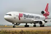 Avião cargueiro McDonnell Douglas MD-11 cai próximo a aeroporto nos EUA; veja detalhes