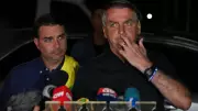 Bolsonaro inicia pena por tentativa de golpe e fica sem saidinha de Natal