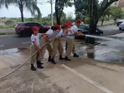 Bombeiros Mirins: Jovens do Interior de SP Viram Exemplos de Cidadania com Projeto que Ensina Primeiros Socorros