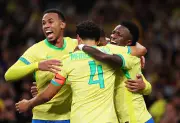 Brasil vence Senegal pela primeira vez em amistoso com gols de Estevão e Casemiro