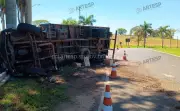 Caminhão com ovos tomba em Herculândia após pane mecânica