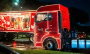 Caravana de Natal da Coca-Cola ilumina Baixada Santista com 5 caminhões