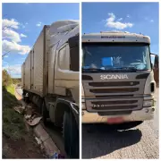 Dez criminosos rendem caminhoneiro após acidente na BR-251 em Grão Mogol