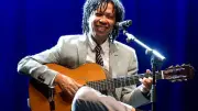 Djavan muda opinião sobre biografias não autorizadas após 12 anos
