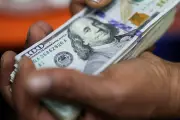 Dólar cai e Ibovespa atinge recorde histórico em meio a ata do Copom
