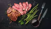 Dois vinhos tintos chegam ao Brasil para harmonizar com churrasco