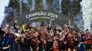 Festa do Flamengo no Rio: 500 mil torcedores em desfile de 850m