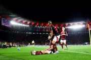 Flamengo vence Santos por 3 a 2 e iguala Palmeiras na liderança