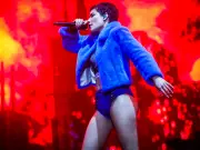 Halsey sofre assédio durante show: vídeo flagra toques inapropriados