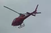 Helicóptero pousa na Av. das Américas para socorrer vítimas de atropelamento