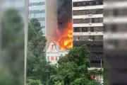 Incêndio de grandes proporções atinge prédios históricos no centro de Porto Alegre