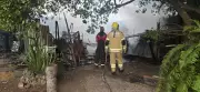 Incêndio em barraco de madeira no Caranã: suspeita de curto-circuito