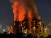 Incêndio em Hong Kong deixa 75 mortos: bambu ampliou tragédia