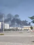 Incêndio em imóvel comercial provoca grande fumaça na Barra da Tijuca