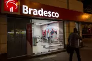 Instabilidade atinge apps do Bradesco e Santander em dia de 13º e Black Friday