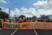 Marcha pelo Clima em Belém exige fim do petróleo na COP30
