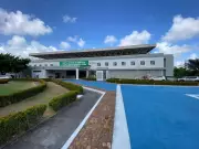 Menina de 9 anos tem braço preso em moto e sofre múltiplas fraturas