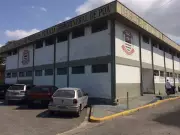 Menino de 5 anos morre afogado em piscina de condomínio em Poá