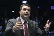 Moraes prende Bolsonaro após rompimento de tornozeleira e post de Flávio