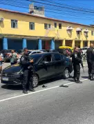Mulher assassinada dentro do carro durante assalto em Acari
