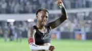 Neymar completa 90 minutos após 76 dias e Santos vence Palmeiras