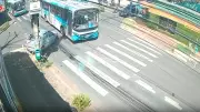 Ônibus atinge carro e veículo roda na pista em Uberlândia; veja vídeo