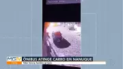 Ônibus desgovernado atinge carro e quase cai em rio em Nanuque