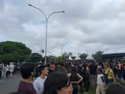 Parada Estranha reúne multidão no Ibirapuera, mas fãs reclamam de desorganização