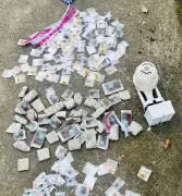 Polícia apreende R$ 4 mil em drogas em bueiro no bairro Mangueira, Paraty