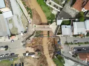 Ponte improvisada interdita em Nova Friburgo e causa prejuízos no comércio