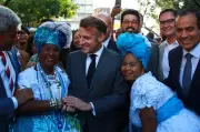Presidente francês Emmanuel Macron desembarca na Bahia para Festival Brasil-França em Salvador