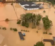 SC: Chuva de 180 mm em 24h alaga cidade e afeta 32 municípios