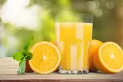 Suco de laranja diário altera quase 4 mil genes e beneficia saúde cardiovascular