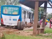 Susto em Rio Branco: Ônibus perde eixo traseiro com passageiros a bordo; veja o vídeo