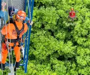 Susto no céu de Brasília: trabalhadores ficam pendurados em andaime e são resgatados pelos bombeiros