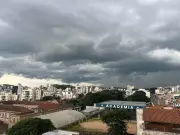 Temporal em Juiz de Fora: novembro começa com chuva intensa e alerta para tempestades na Zona da Mata