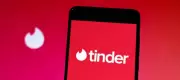 Tinder Revoluciona Encontros com IA que Analisa Fotos para Criar Conexões Mais Autênticas